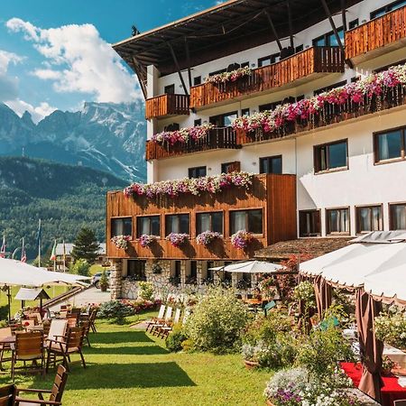 Hotel Mirage Cortina d'Ampezzo Exterior foto