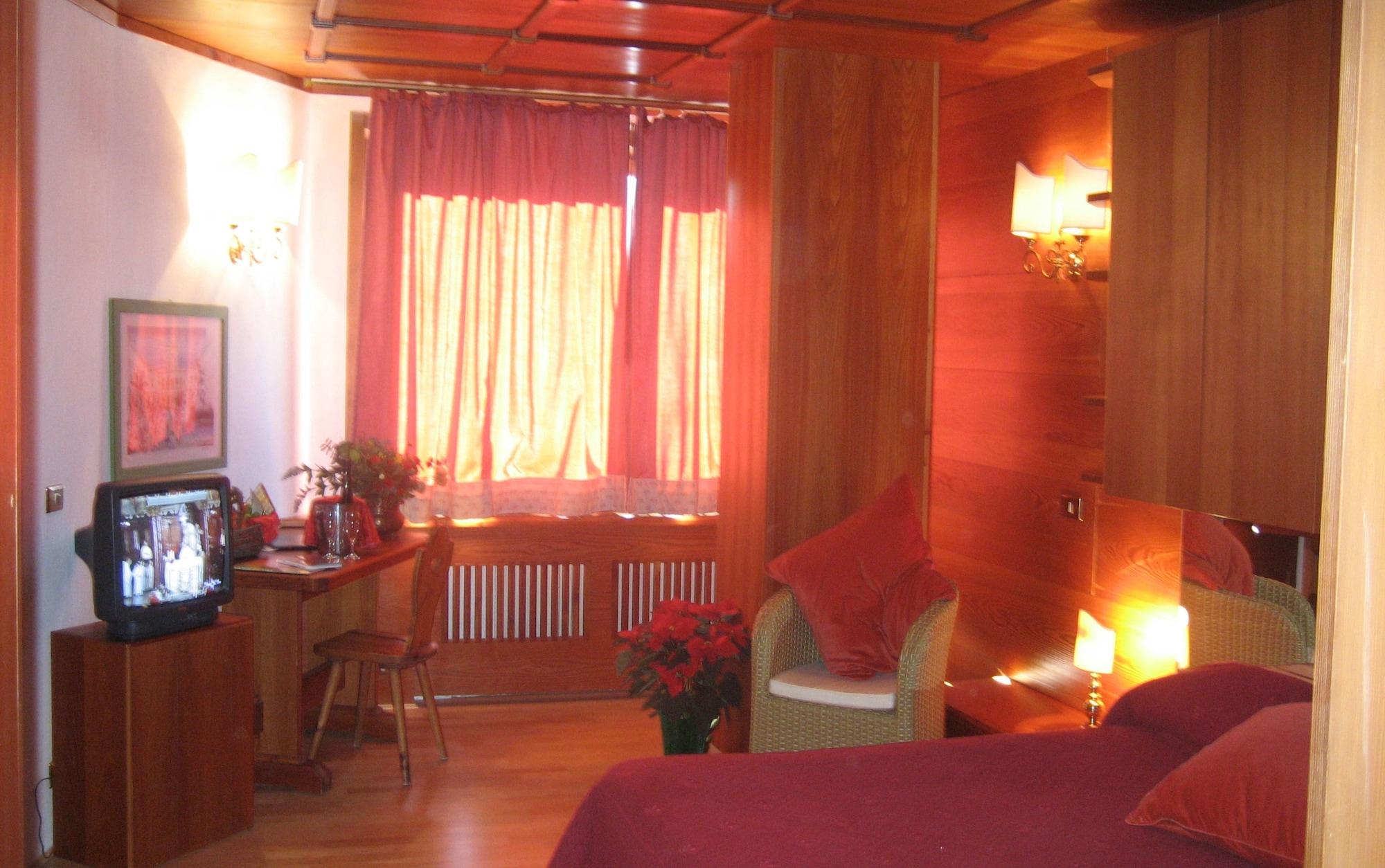 Hotel Mirage Cortina d'Ampezzo Exterior foto