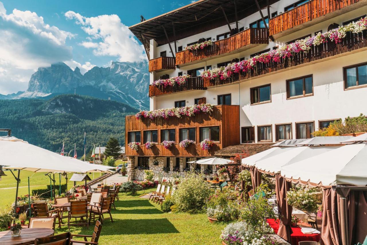 Hotel Mirage Cortina d'Ampezzo Exterior foto