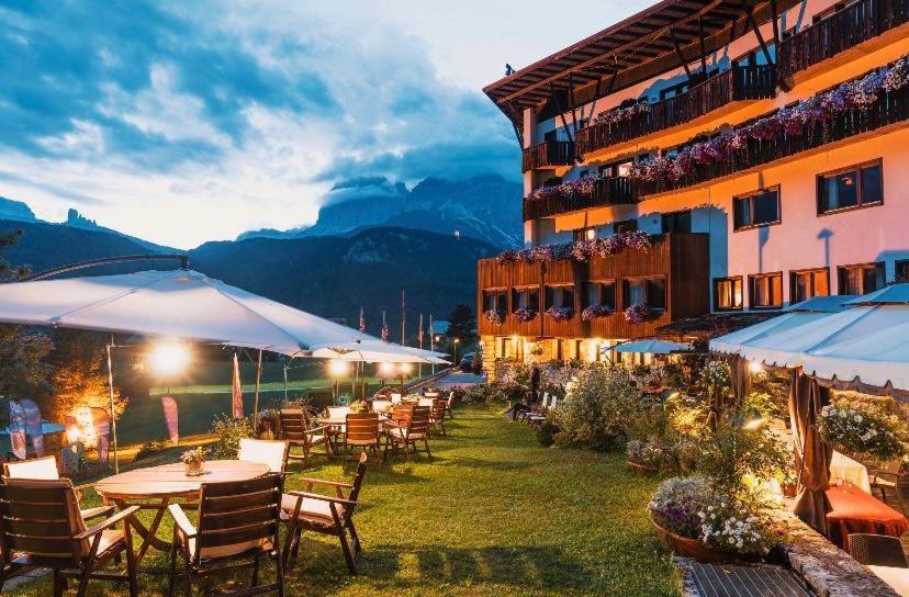 Hotel Mirage Cortina d'Ampezzo Exterior foto