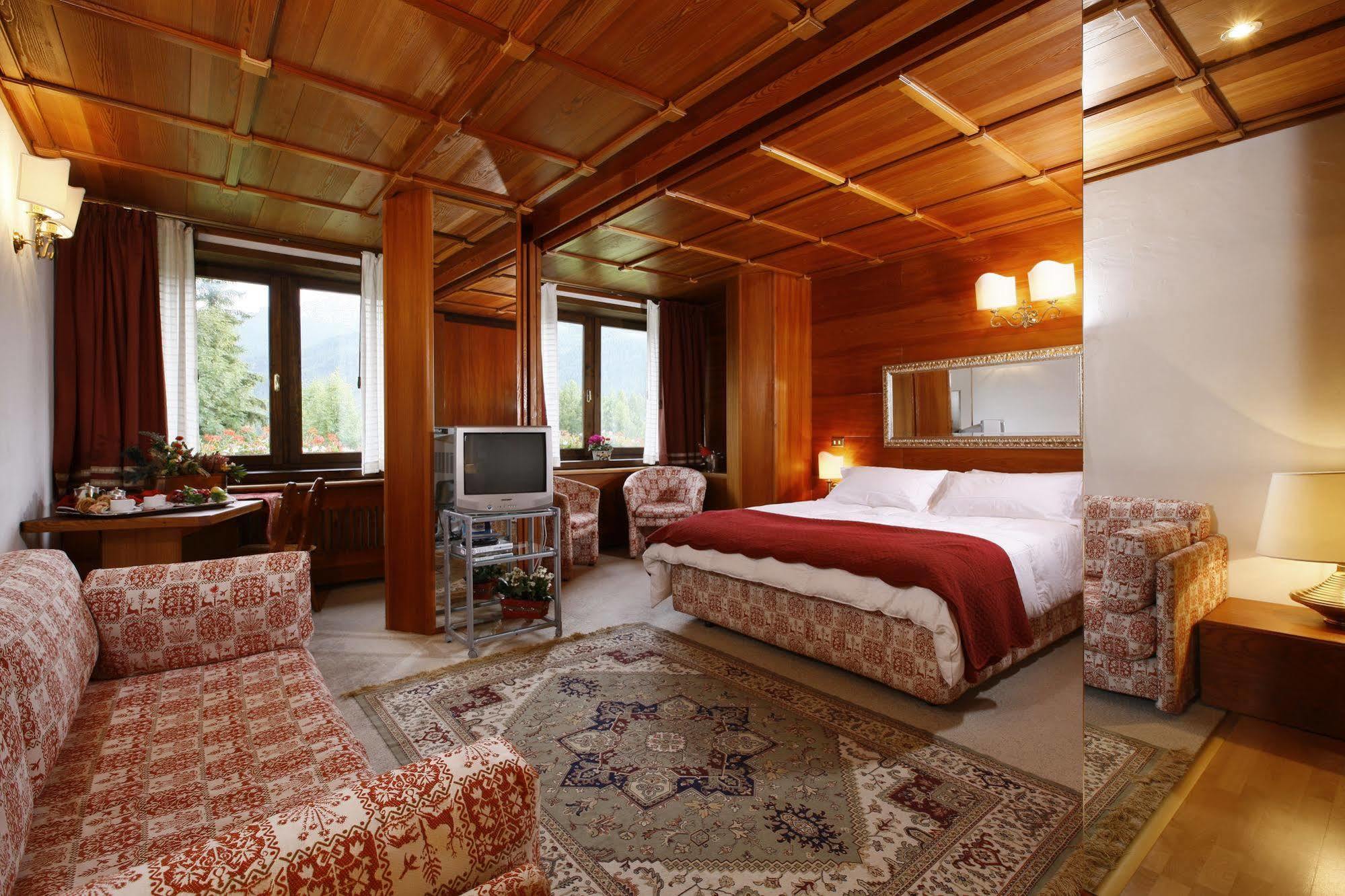 Hotel Mirage Cortina d'Ampezzo Exterior foto